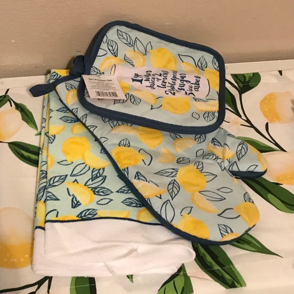 Lemon Towels, Lemon Pot Holders, Lemon Oven Mitt, Lemon Wash Cloths, S&P Shakers - Picture 4 of 15